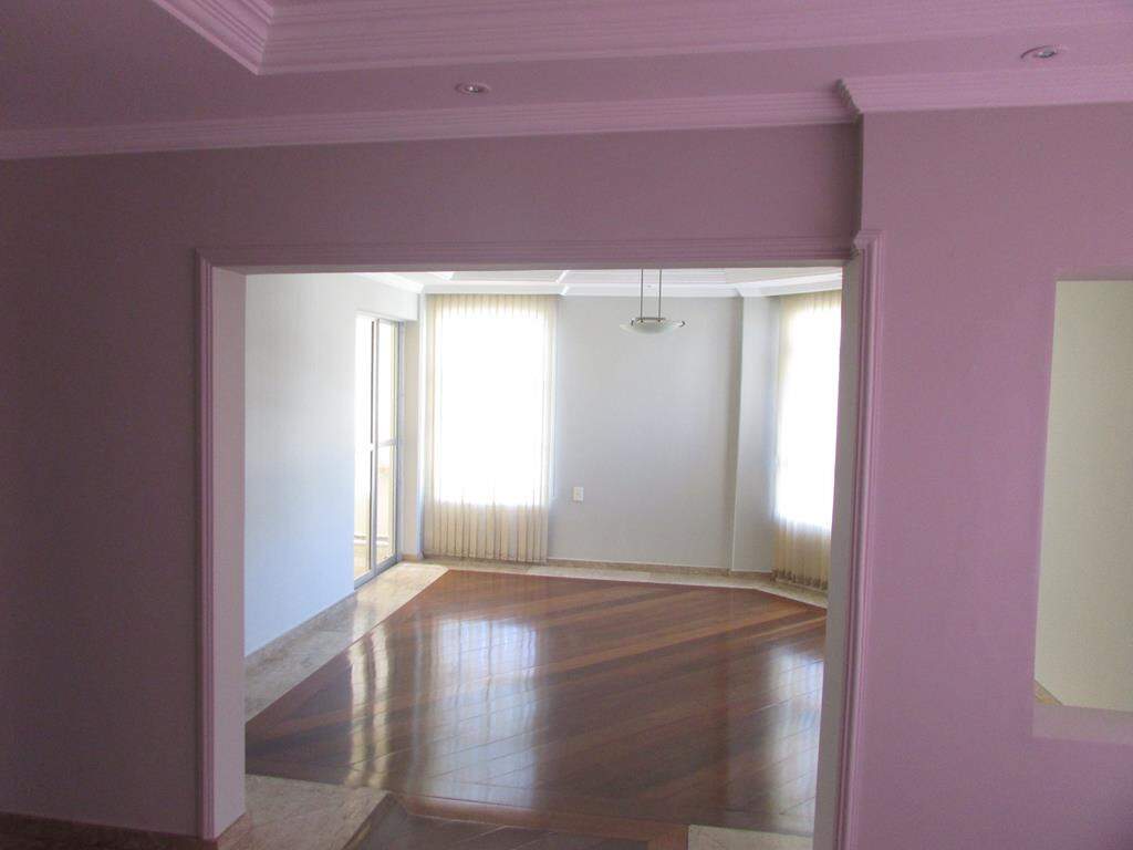 Apartamento à venda no Centro: Apartamento à venda, Centro - Divinópolis/MG